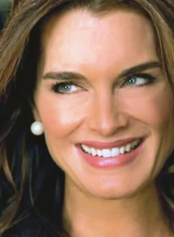 Magazine cover featuring Dr. Pia Lieb cosmetic dentistry — 30